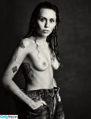 Miley Cyrus / MileyCyrus nude photo #5623