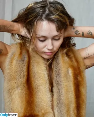 Miley Cyrus / MileyCyrus nude photo #5656