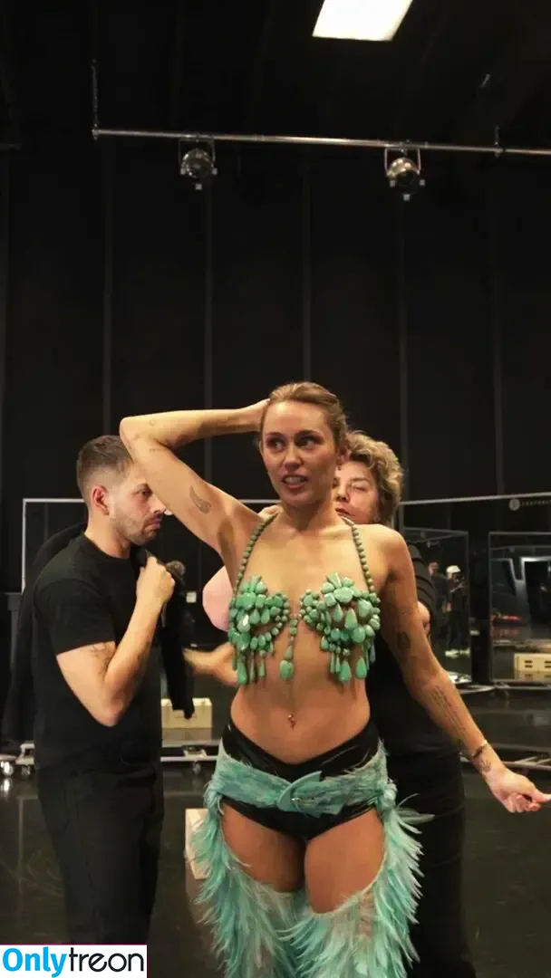 Miley Cyrus nude photo #5113 (MileyCyrus)
