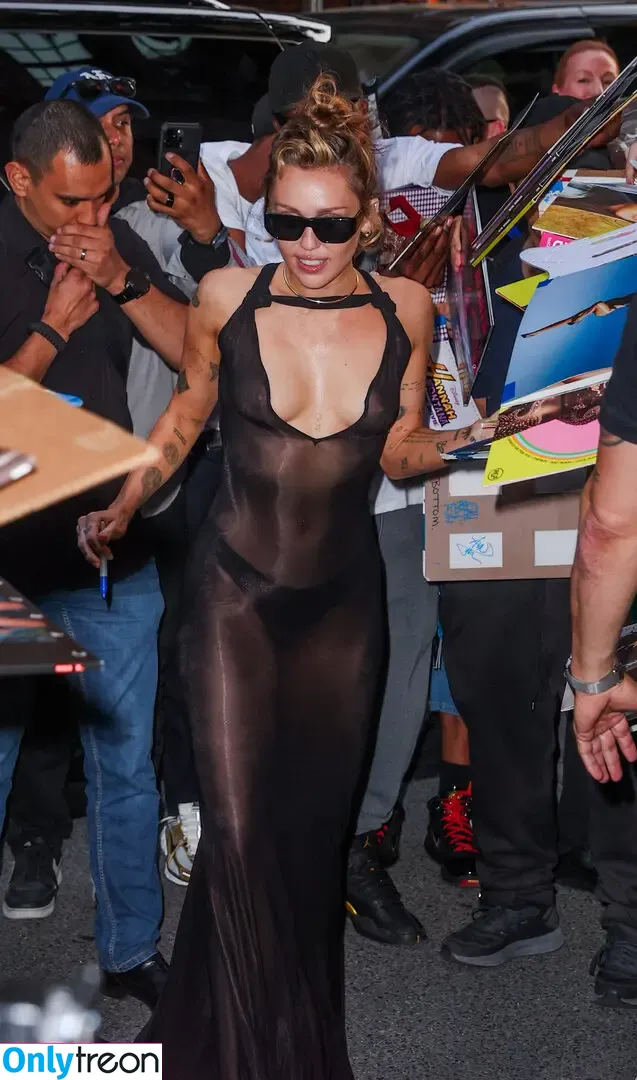 Miley Cyrus nude photo #5161 (MileyCyrus)
