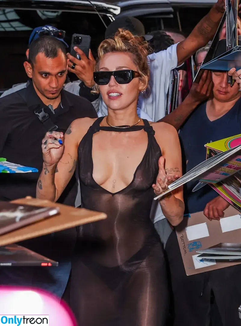 Miley Cyrus nude photo #5164 (MileyCyrus)