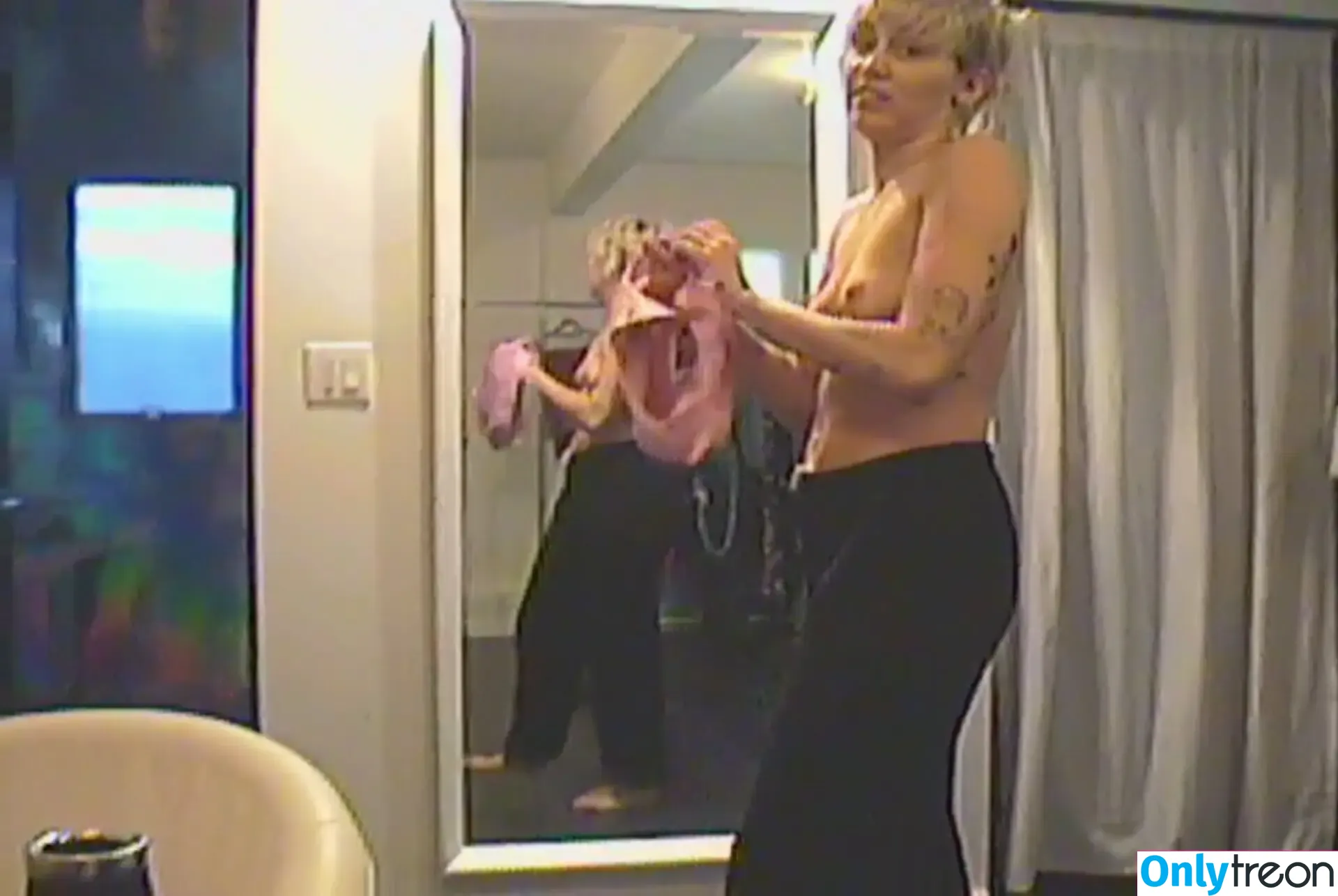 Miley Cyrus nude photo #5406 (MileyCyrus)
