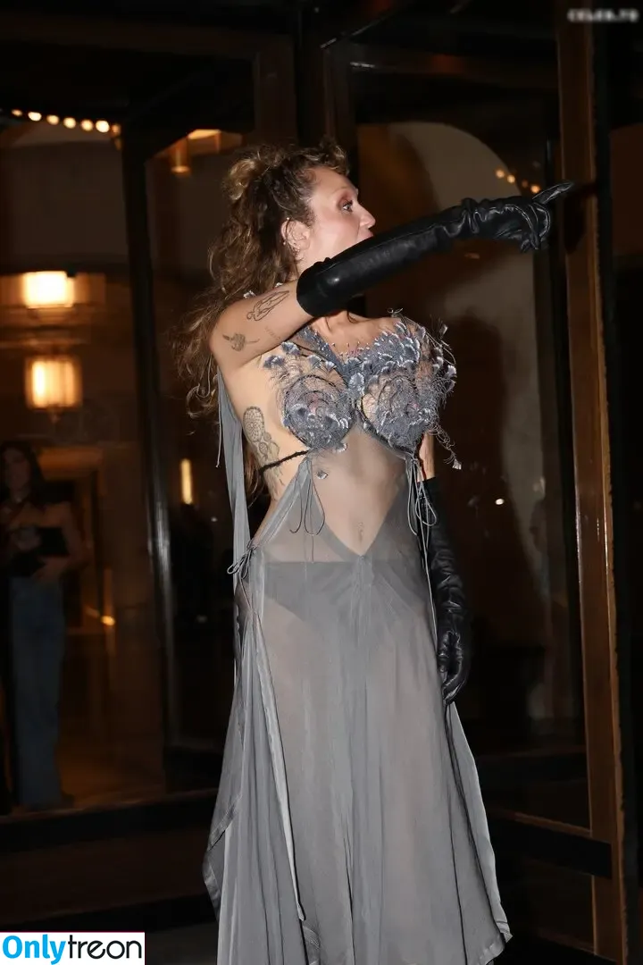 Miley Cyrus nude photo #5512 (MileyCyrus)