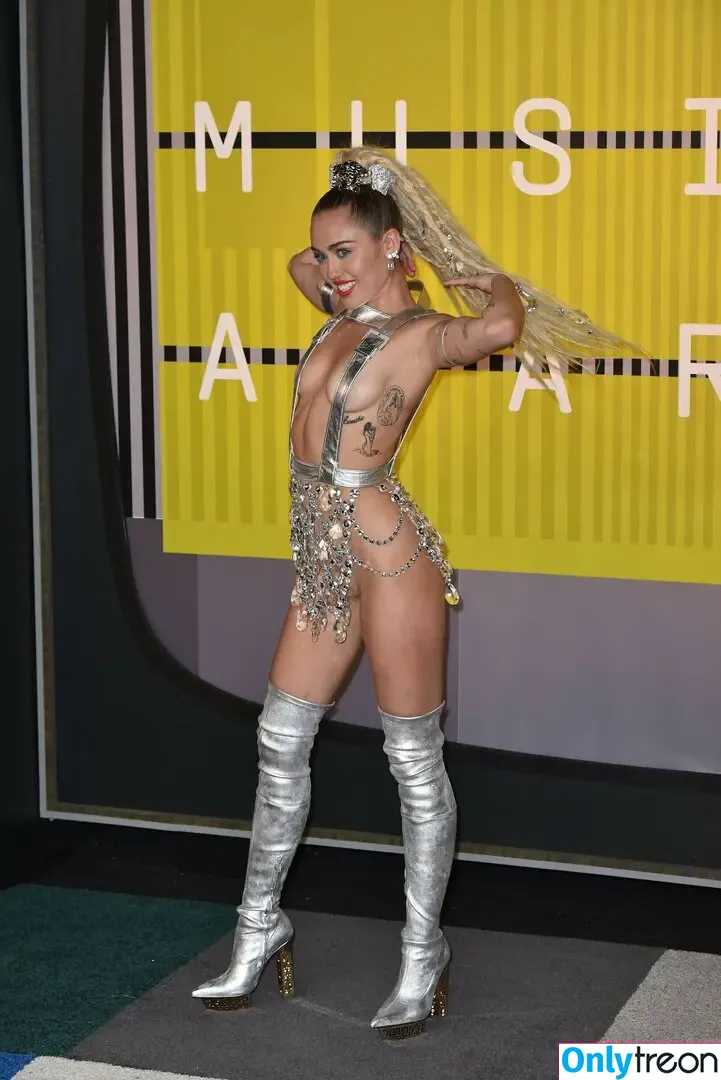 Miley Cyrus nude photo #5540 (MileyCyrus)