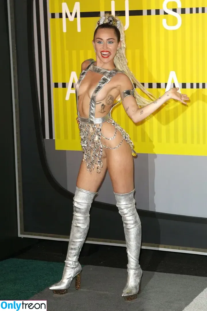 Miley Cyrus nude photo #5541 (MileyCyrus)