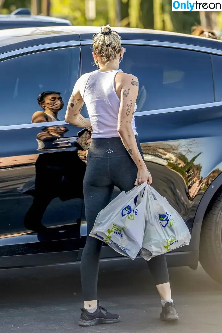 Miley Cyrus nude photo #5548 (MileyCyrus)