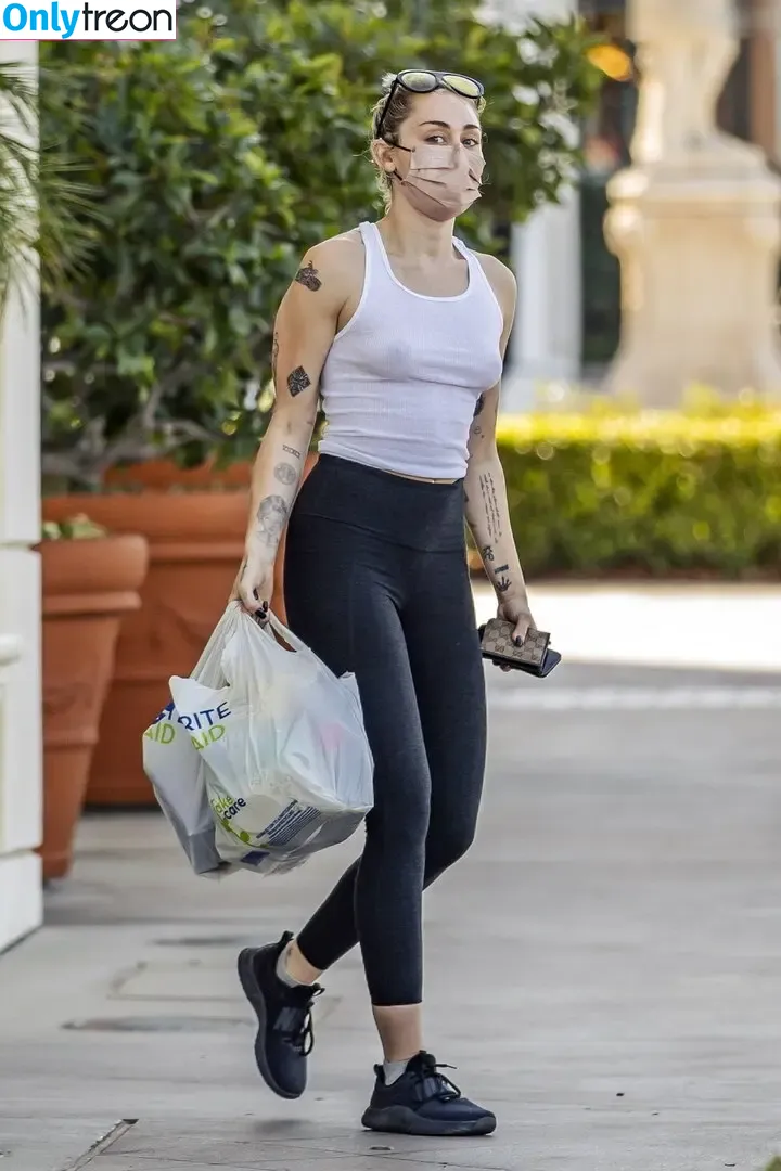 Miley Cyrus nude photo #5549 (MileyCyrus)