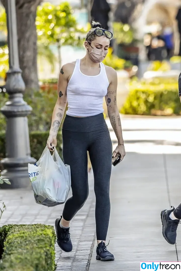 Miley Cyrus nude photo #5553 (MileyCyrus)