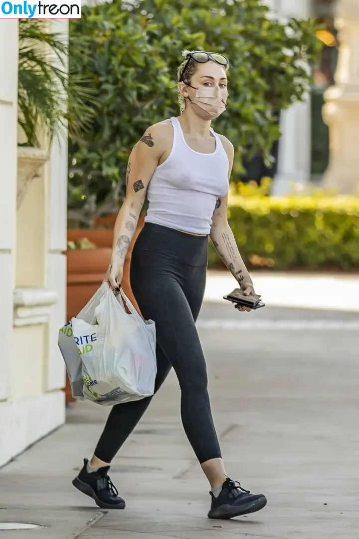 Miley Cyrus nude photo #5554 (MileyCyrus)