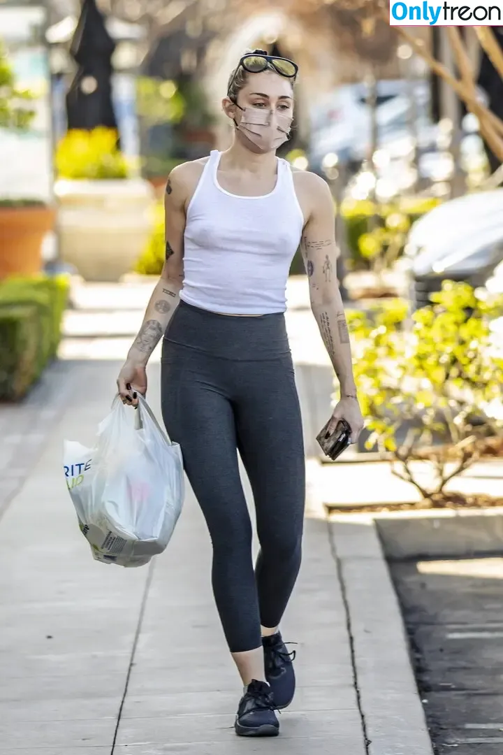 Miley Cyrus nude photo #5556 (MileyCyrus)