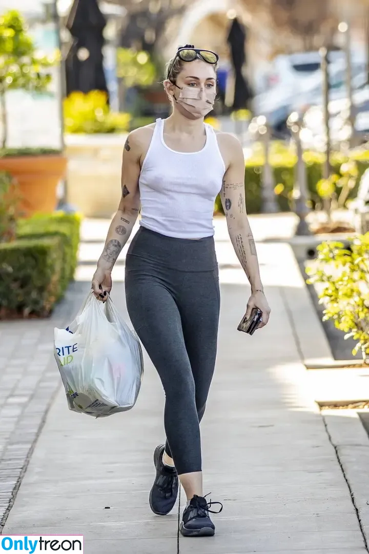 Miley Cyrus nude photo #5557 (MileyCyrus)