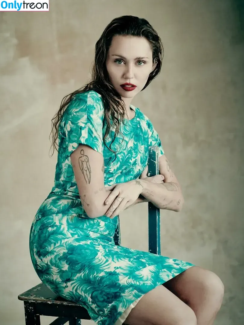 Miley Cyrus nude photo #5620 (MileyCyrus)