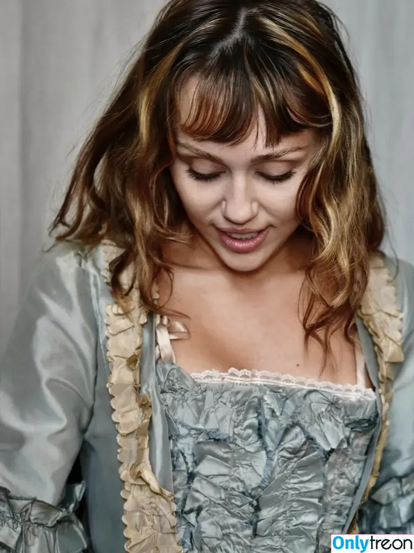 Miley Cyrus nude photo #5625 (MileyCyrus)