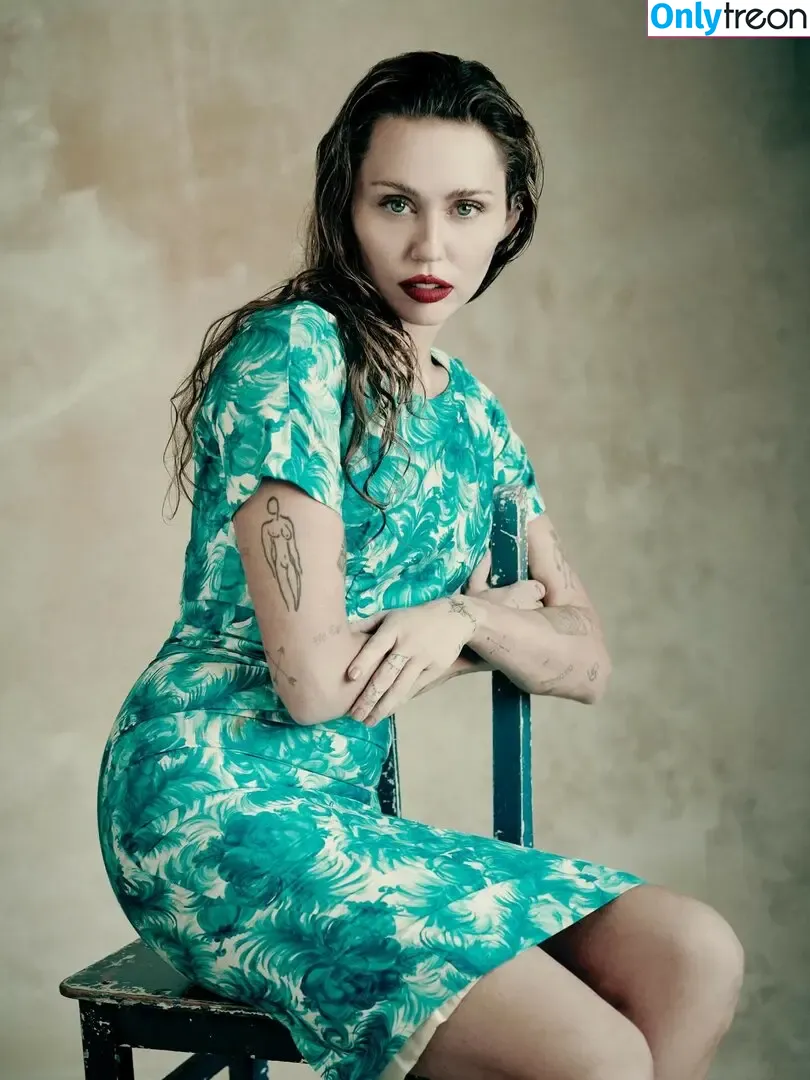 Miley Cyrus nude photo #5632 (MileyCyrus)