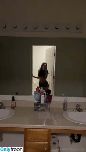 mileyeilish / billieeilish nude photo #0001
