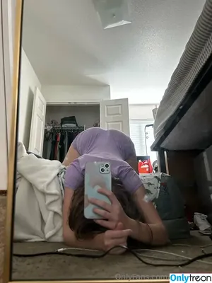 mileyeilish / billieeilish nude photo #0009
