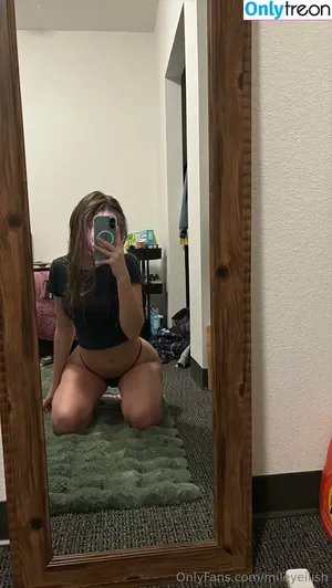 mileyeilish / billieeilish nude photo #0014