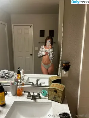 mileyeilish / billieeilish nude photo #0018