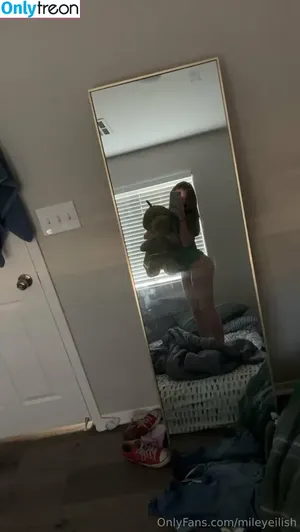 mileyeilish / billieeilish nude photo #0094