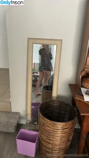 mileyeilish / billieeilish nude photo #0095