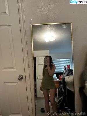 mileyeilish / billieeilish nude photo #0112