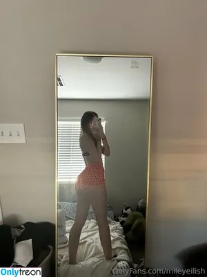 mileyeilish / billieeilish nude photo #0117