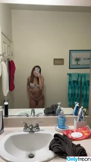 mileyeilish / billieeilish nude photo #0132