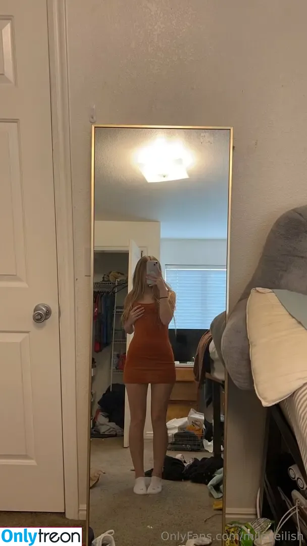 mileyeilish nude photo #0005 (billieeilish)