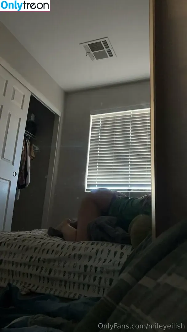 mileyeilish nude photo #0046 (billieeilish)