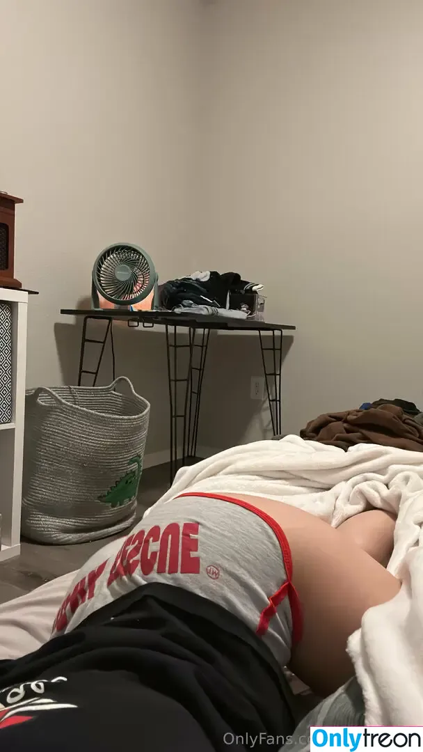 mileyeilish nude photo #0051 (billieeilish)