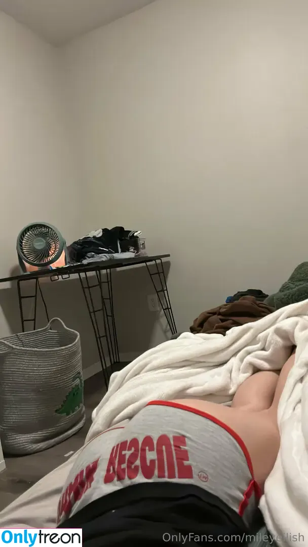 mileyeilish nude photo #0090 (billieeilish)