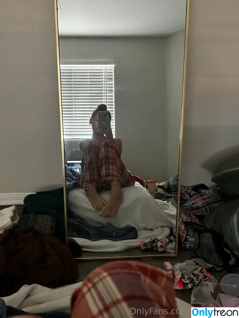 mileyeilish nude photo #0102 (billieeilish)