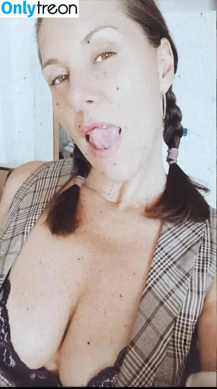 Milf_steff nude photo #0001 (Milf_steff)