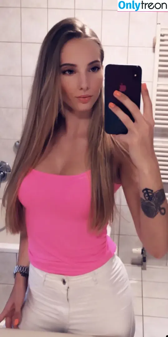 milivanilliii nude photo #0001 (milivanilliii)