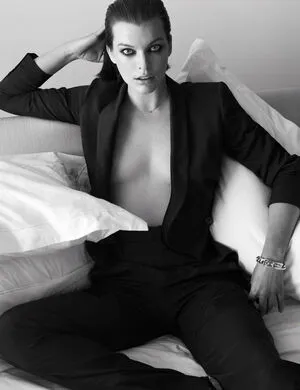 Milla Jovovich / MillaJovovich nude photo #0019