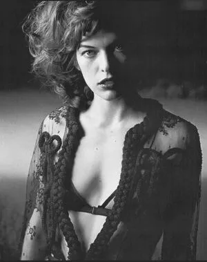 Milla Jovovich / MillaJovovich nude photo #0129