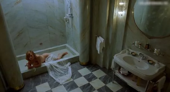 Milla Jovovich / MillaJovovich nude photo #0154