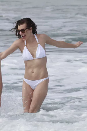 Milla Jovovich / MillaJovovich nude photo #0170