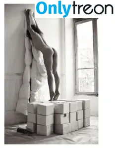 Milla Jovovich nude photo #0003 (MillaJovovich)