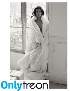 Milla Jovovich nude photo #0006 (MillaJovovich)