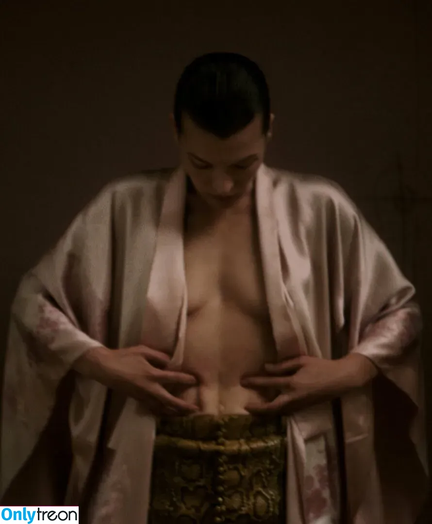 Milla Jovovich nude photo #0021 (MillaJovovich)