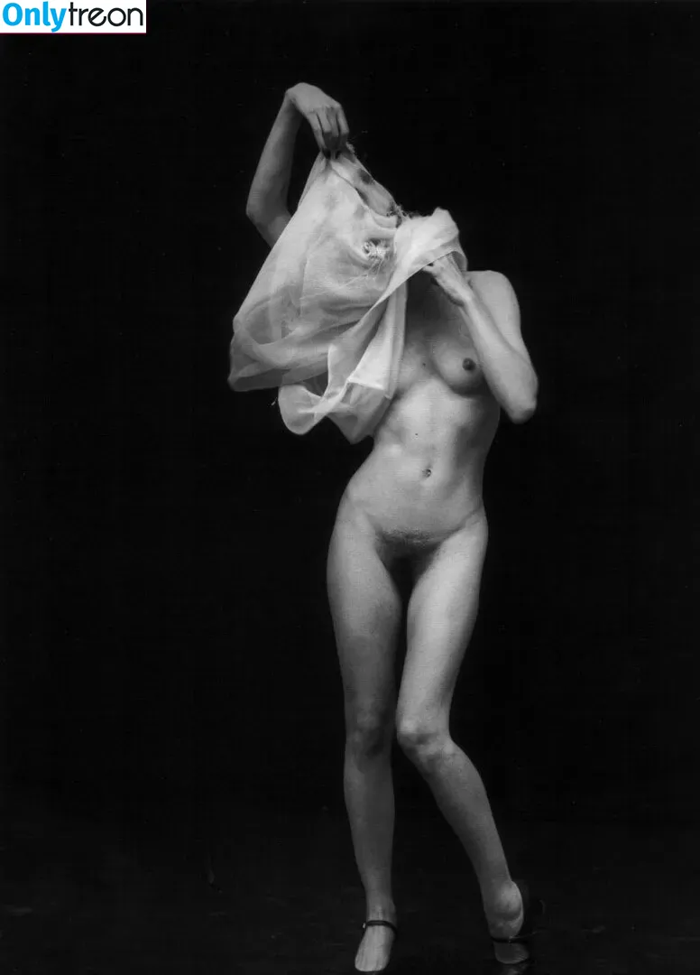 Milla Jovovich nude photo #0029 (MillaJovovich)