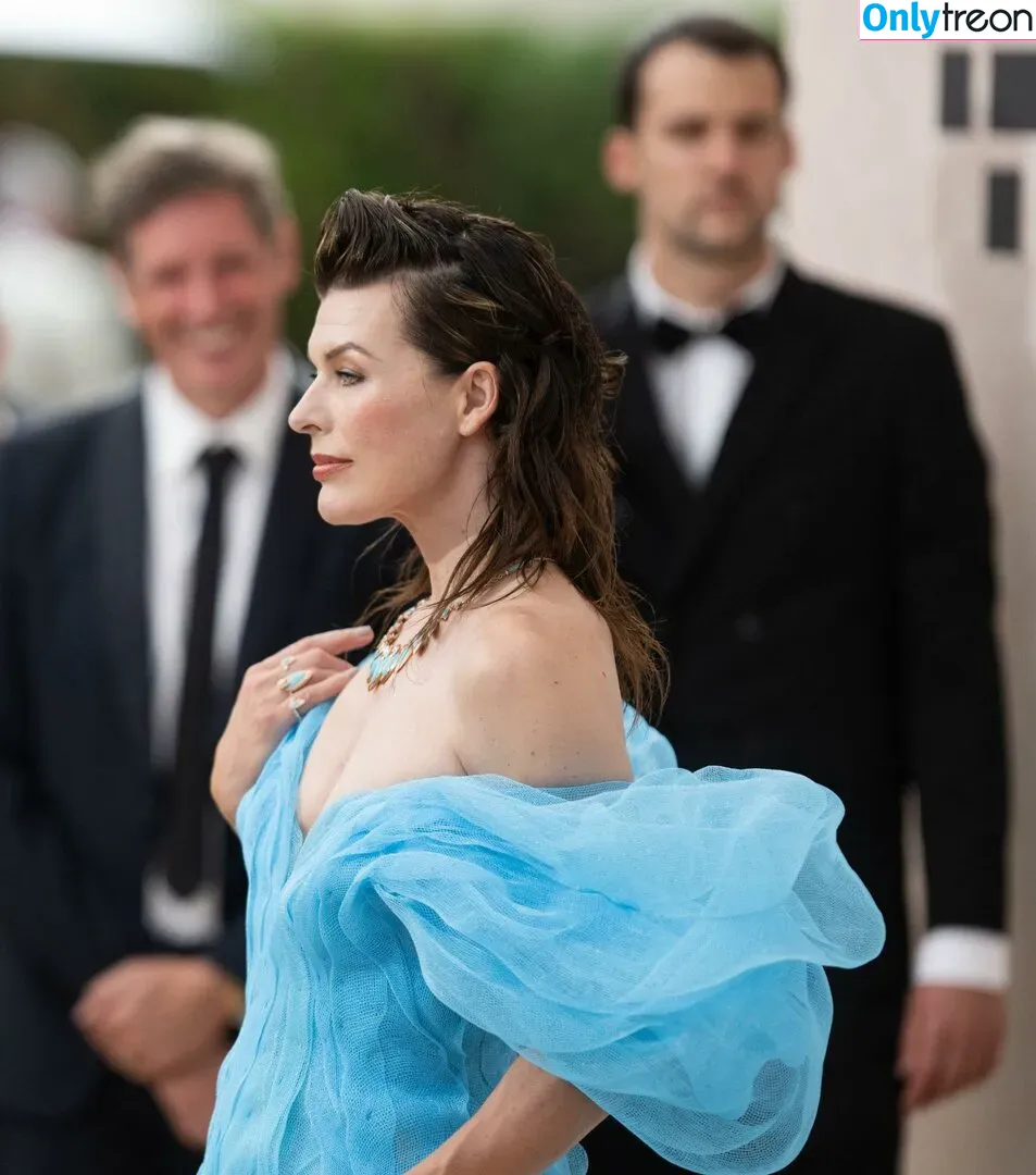 Milla Jovovich nude photo #0081 (MillaJovovich)