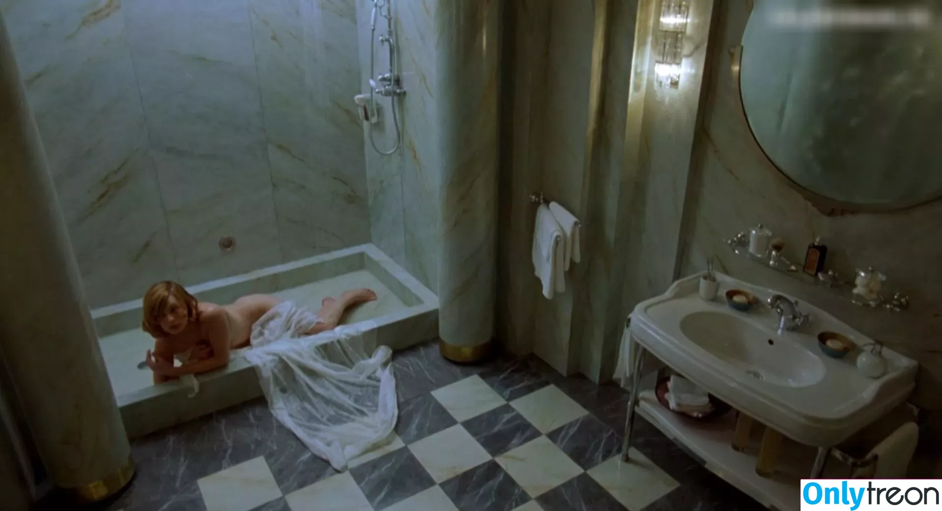 Milla Jovovich nude photo #0154 (MillaJovovich)