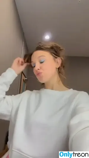 Millie Bobby Brown / milliebobbybrown nude photo #3400