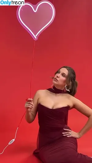 Millie Bobby Brown / milliebobbybrown nude photo #3534