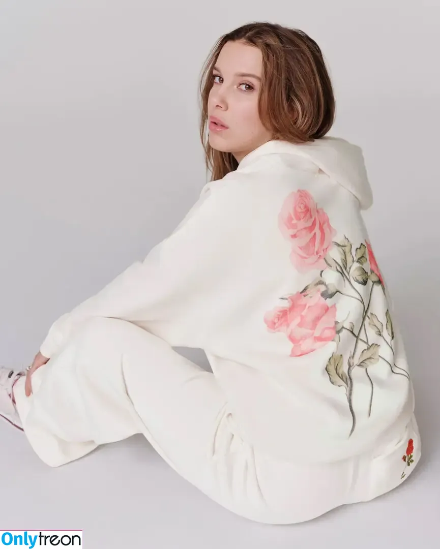 Millie Bobby Brown nude photo #3724 (milliebobbybrown)