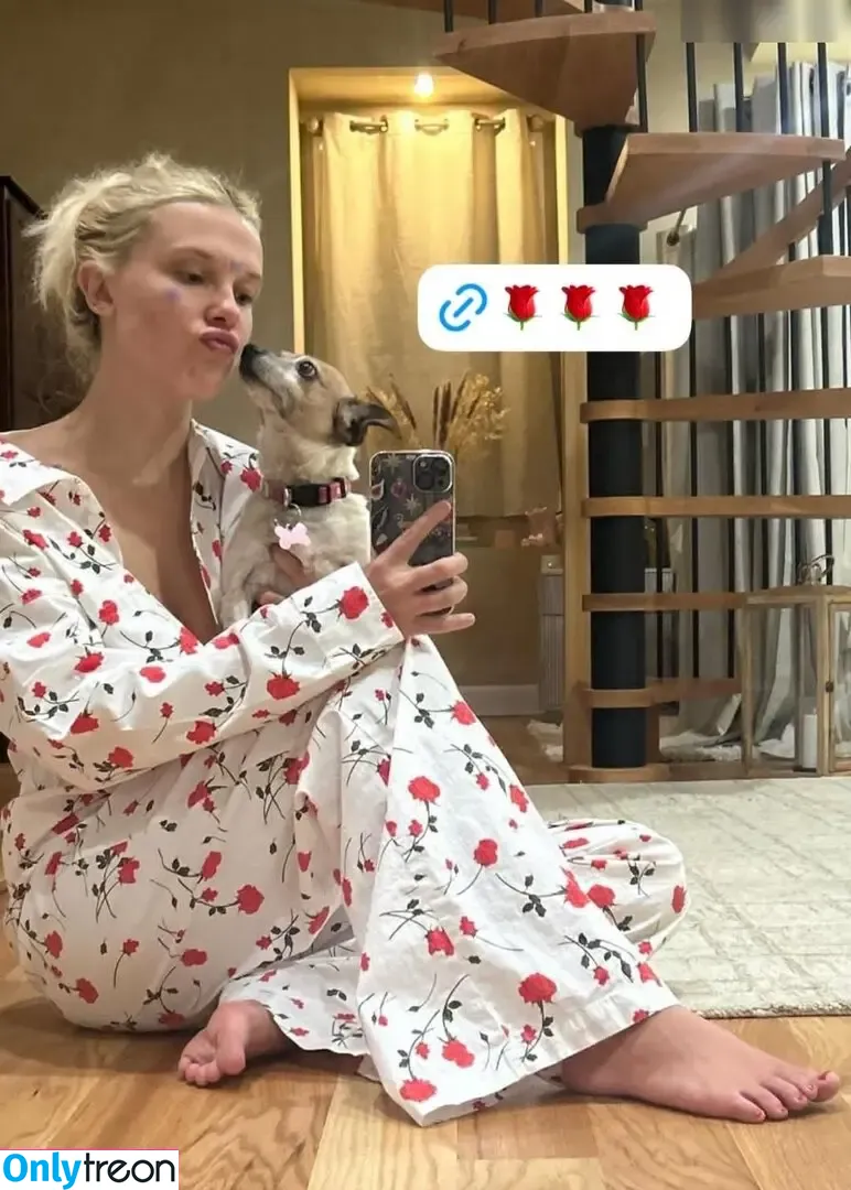 Millie Bobby Brown nude photo #3943 (milliebobbybrown)