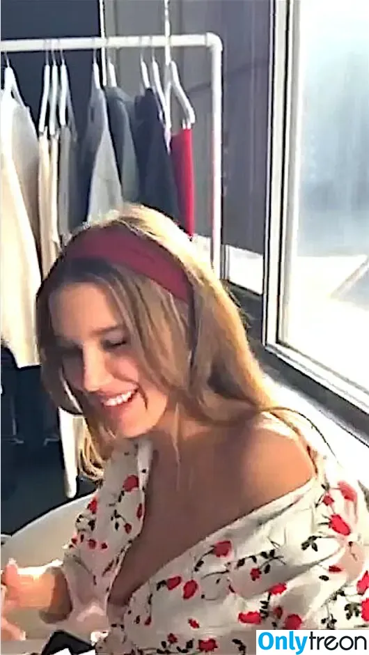 Millie Bobby Brown nude photo #3976 (milliebobbybrown)