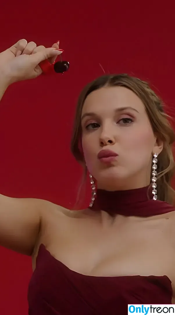 Millie Bobby Brown nude photo #5732 (milliebobbybrown)